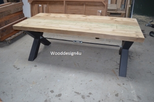 Table with crossed steel legs